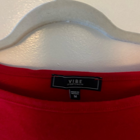 Red top - Picture 3 of 4